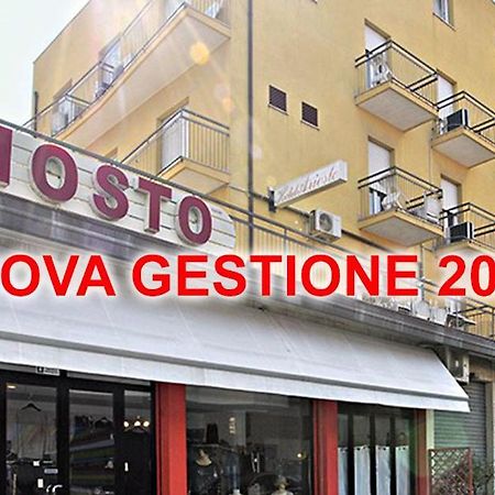 Hotel Ariosto Ріміні Екстер'єр фото