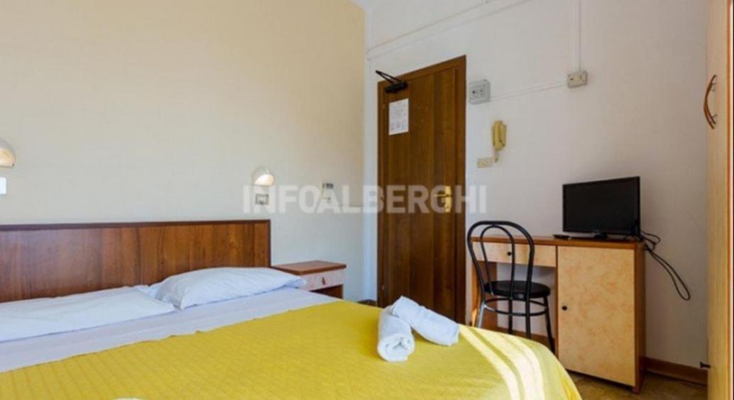 Hotel Ariosto Ріміні Екстер'єр фото