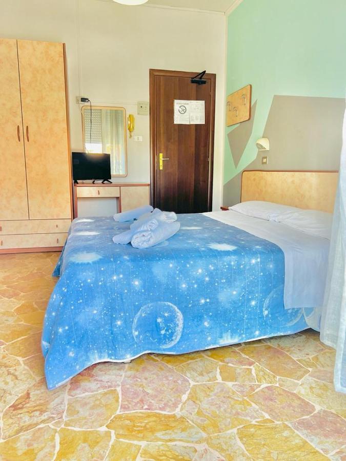 Hotel Ariosto Ріміні Екстер'єр фото