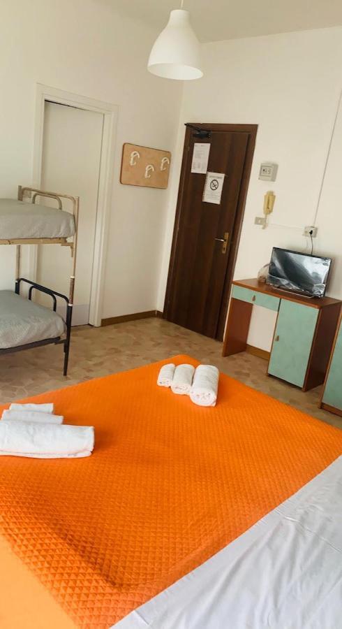Hotel Ariosto Ріміні Екстер'єр фото