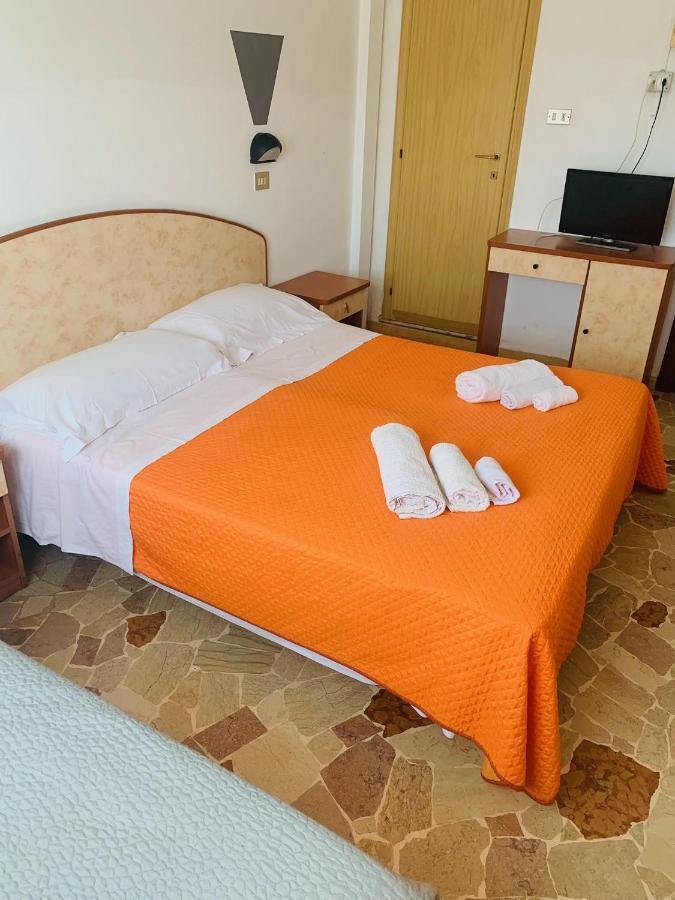 Hotel Ariosto Ріміні Екстер'єр фото