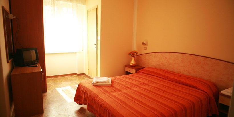 Hotel Ariosto Ріміні Екстер'єр фото